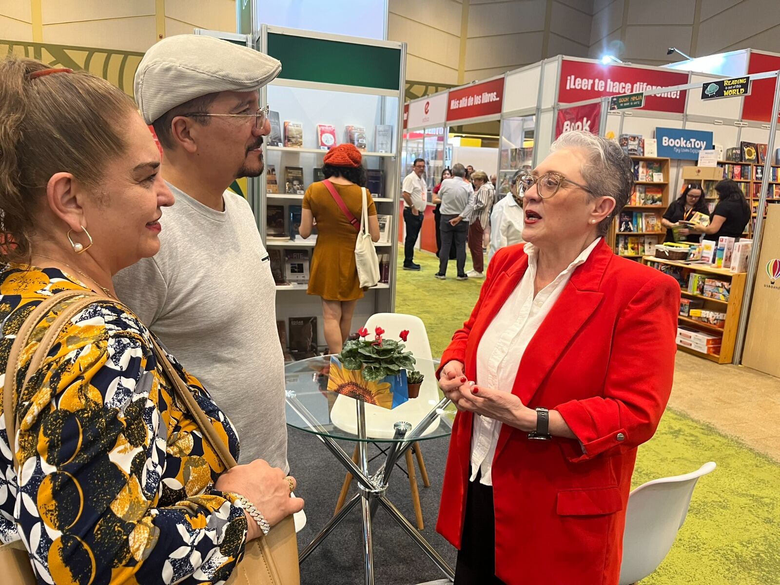 Patricia Navarro, quien fue ministra de Comunicación del gobierno de Rodrigo Chaves, presentó su libro en la Feria Internacional del Libro Costa Rica en julio.