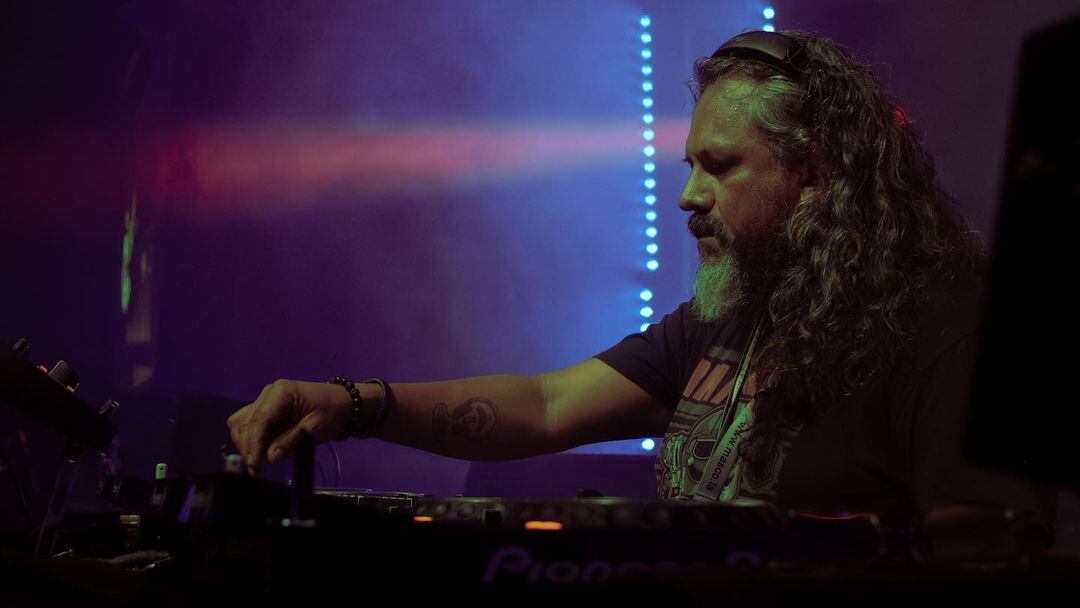 Dr. Leo está muy emocionado por la oportunidad de abrir el concierto de Belanova.