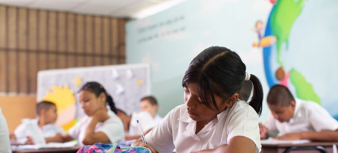 Ana Martínez tiene 10 años, nació en Matagalpa, en el centro de Nicaragua y hace un año y medio se vino a vivir a Costa Rica. Estudia la escuela Vegas del Río Palacios, en Pococí de Limón.