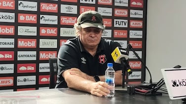 Así reaccionó la afición de Alajuelense tras el anuncio de salida de Óscar Ramírez