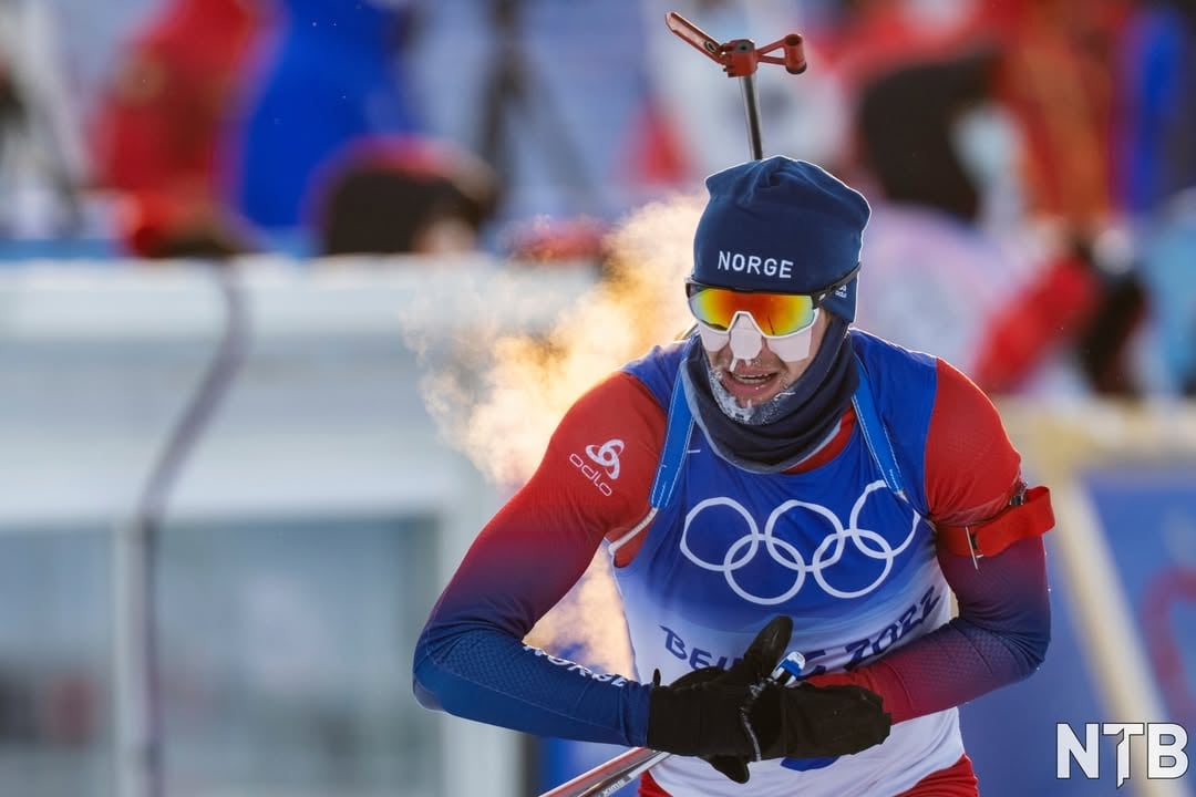 स्टारला होल्म लेग्रिडने 20 किमी बायथलॉनमध्ये कांस्यपदक जिंकले.