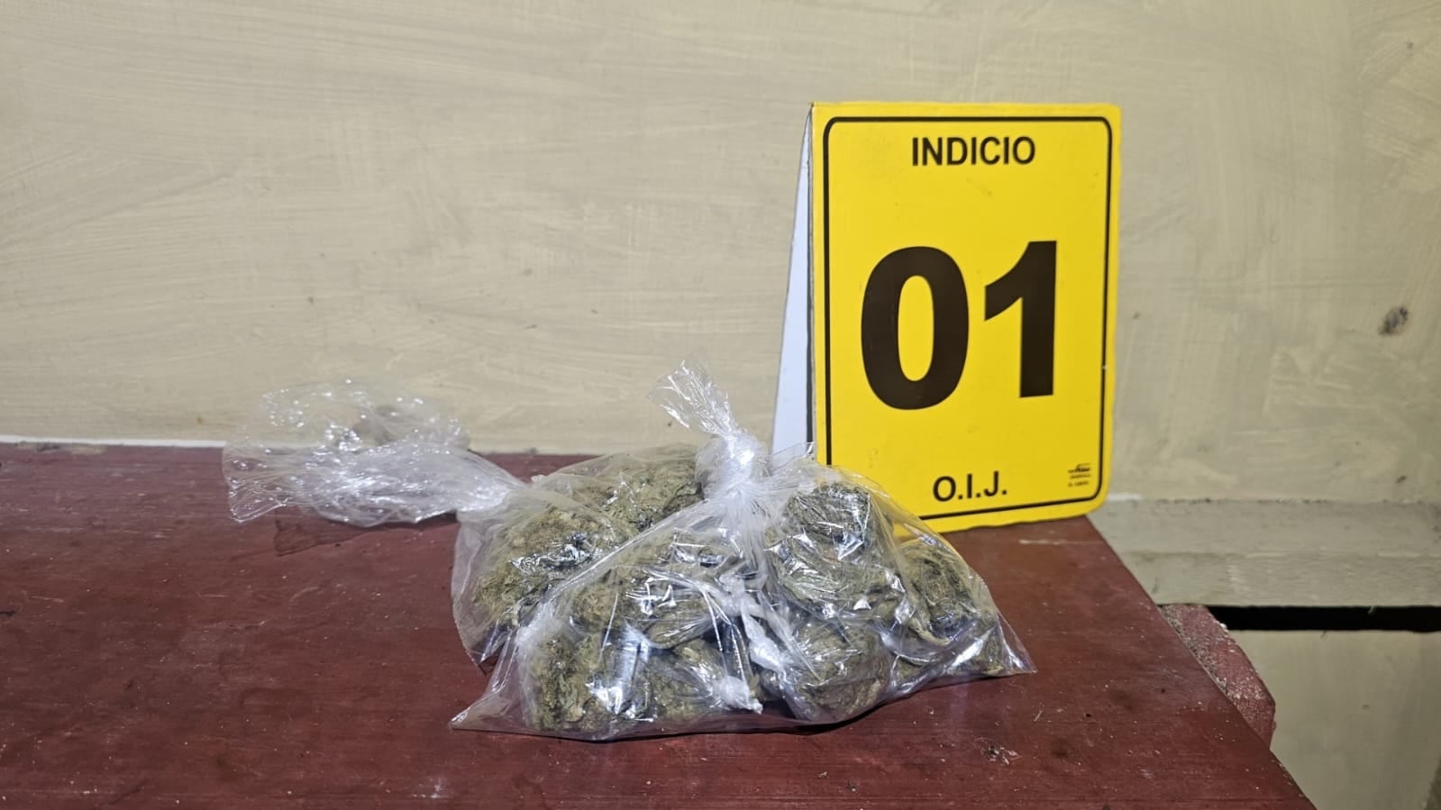 El OIJ detuvo a un hombre sospechoso de vender marihuana en vía pública, en Atenas.