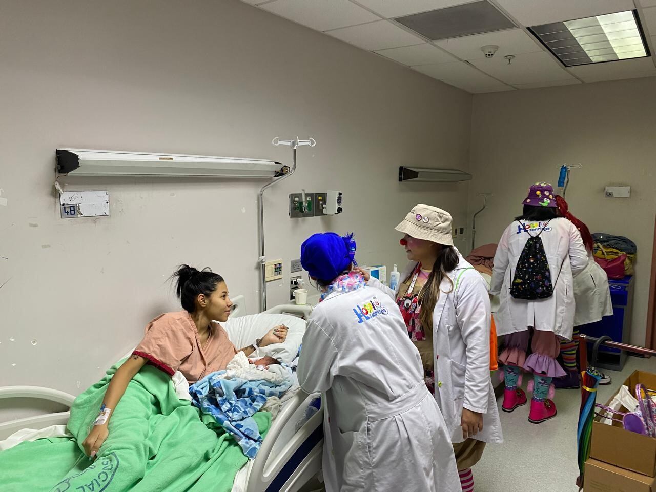 El hospital de las Mujeres celebró el Día de la Madre con la llegada de cuatro bebés durante las primeras horas de este 15 de agosto, así lo confirmó la doctora Ileana Azofeifa Hernández, directora a.i de este establecimiento de salud de la Caja Costarricense de Seguro Social