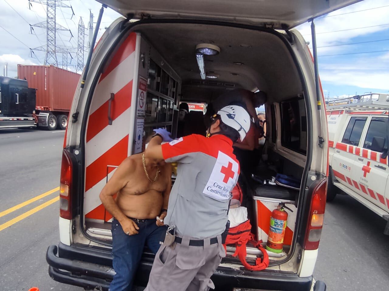 Atención de emergencia por accidente en San Miguel de Santo Domingo, sobre el cruce de Doña Lela, en la ruta 32.