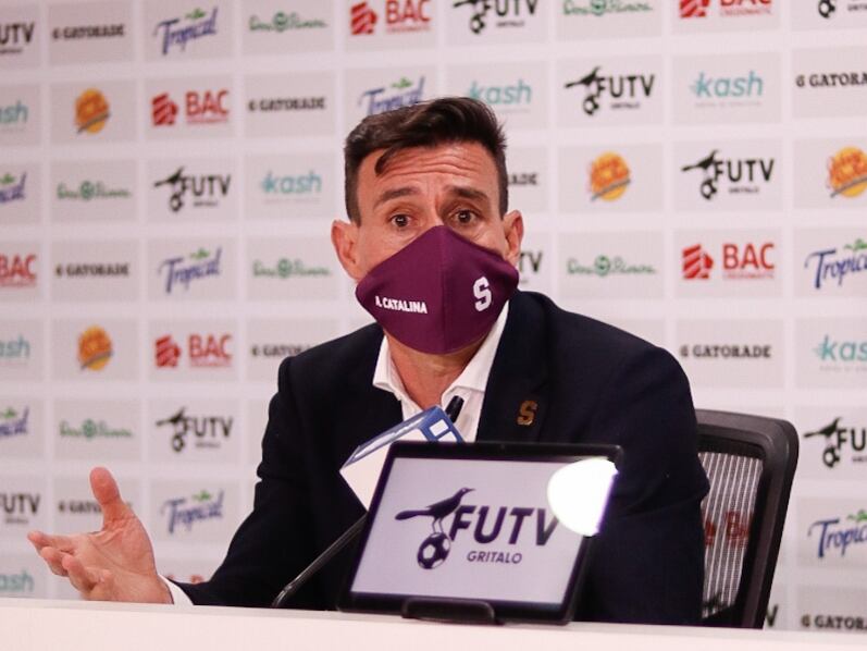 Ángel Catalina no quiso referirse a las palabras que dio Mauricio Wright en entrevista con TD Más, pero sí dio sus razones para despedirlo. Fotografía: Lilly Arce.