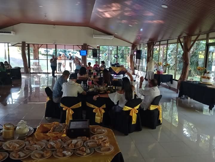 Paula Lindo es una nicaragüense bien empunchada que llegó a Costa Rica hace 25 años y ha logrado abrirse campo poco a poco en una importante industria