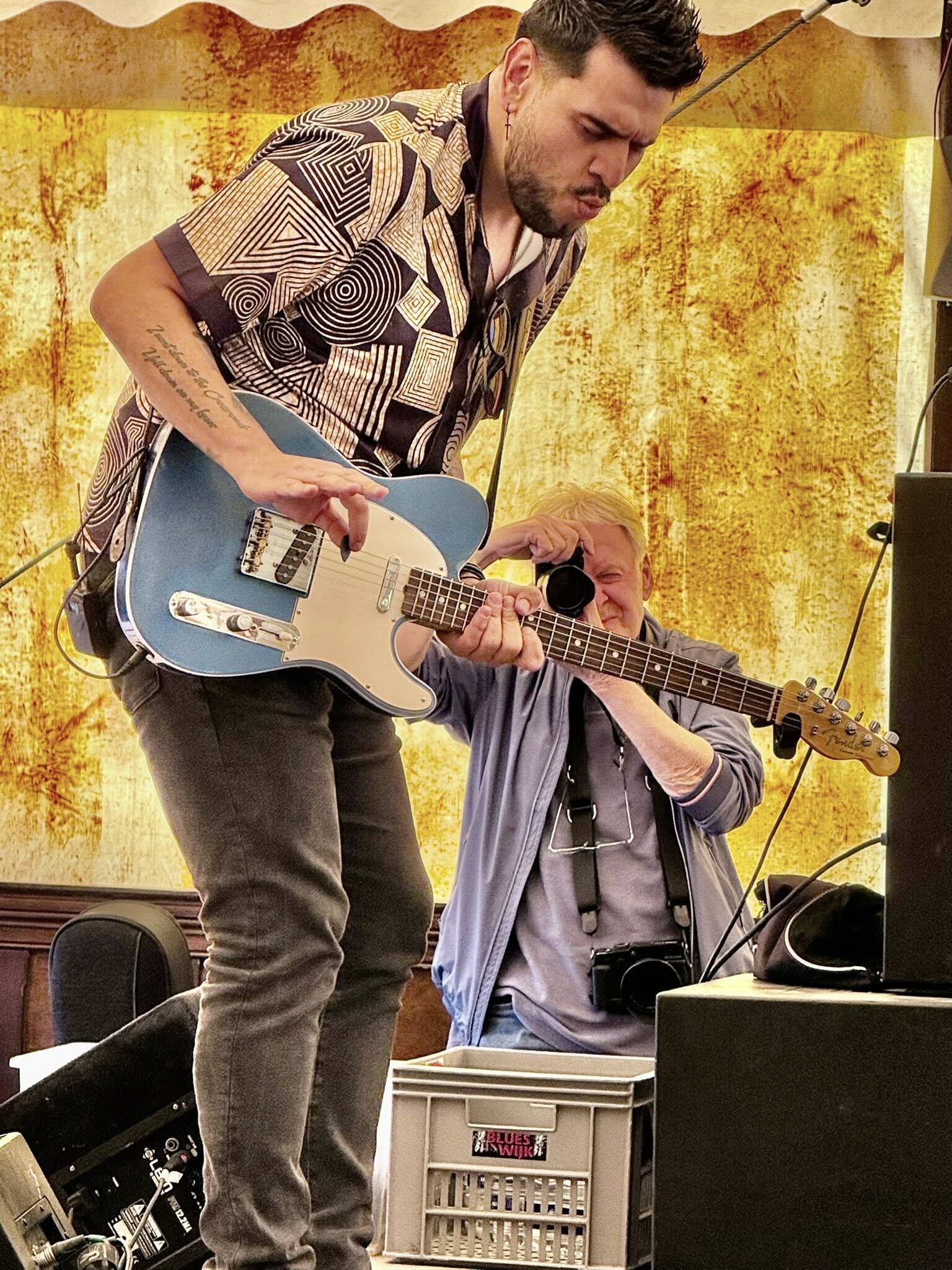 El cantante y guitarrista costarricense, José Ramírez, lo perdió todo en Holanda tras ser víctima de un gran robo cuando viajaba en un tren.