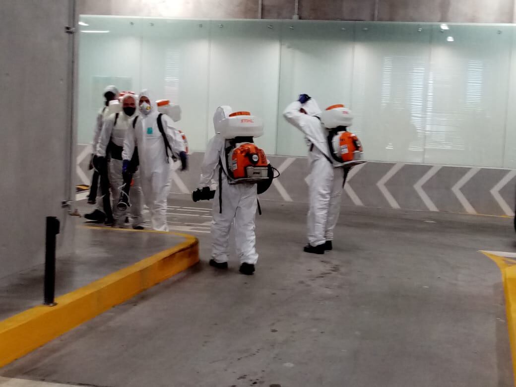 El proceso de fumigación (para higienizar todas las superficies) del nuevo edificio de la Asamblea Legislativa ya se terminó este viernes 23 de octubre, gracias a la colaboración del alcalde de San José, Johnny Araya Monge.