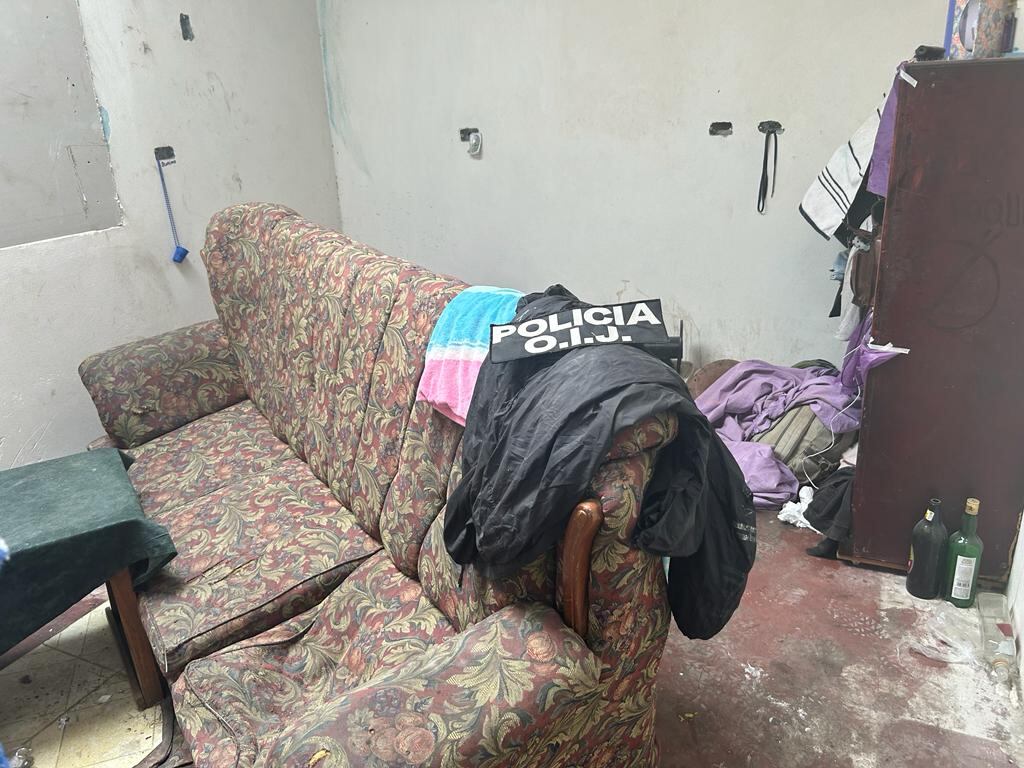 Un Cen-cinai que fue construído para llevarle alimentación a los niños quedó en abandono y este fue acaparado por supuestos vendedores de drogas que lo usaban como un búnker en la ciudadela 25 de julio, Hatillo. Foto: OIJ