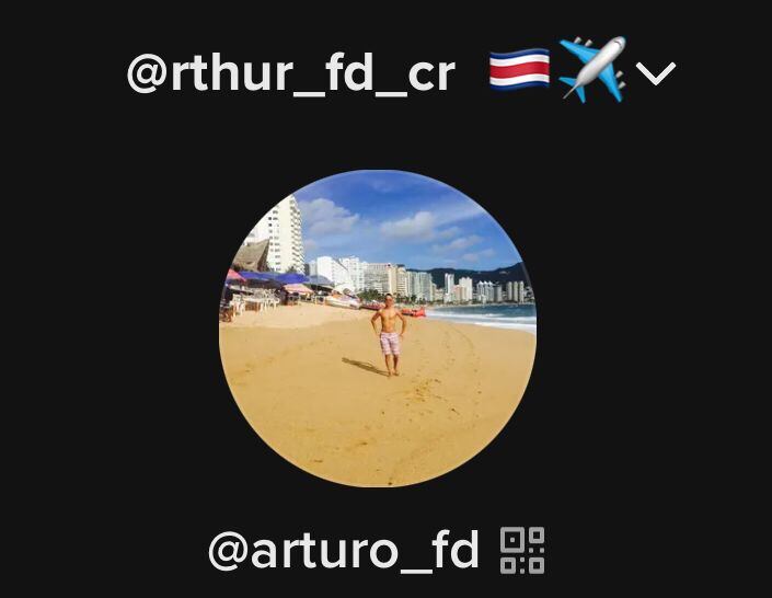 Tico frío huevo en el techo