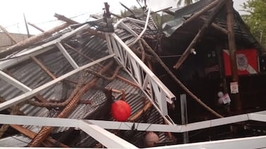 Calor intenso del día desató vientos, lluvias y apagones en Golfito