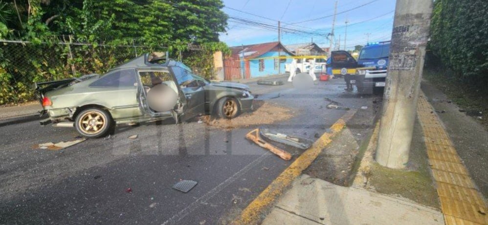 Tres hombres mueren en fatal choque de carro, frente al Inbioparque en Santo Domingo, Heredia. Foto: Cortesía para La Teja