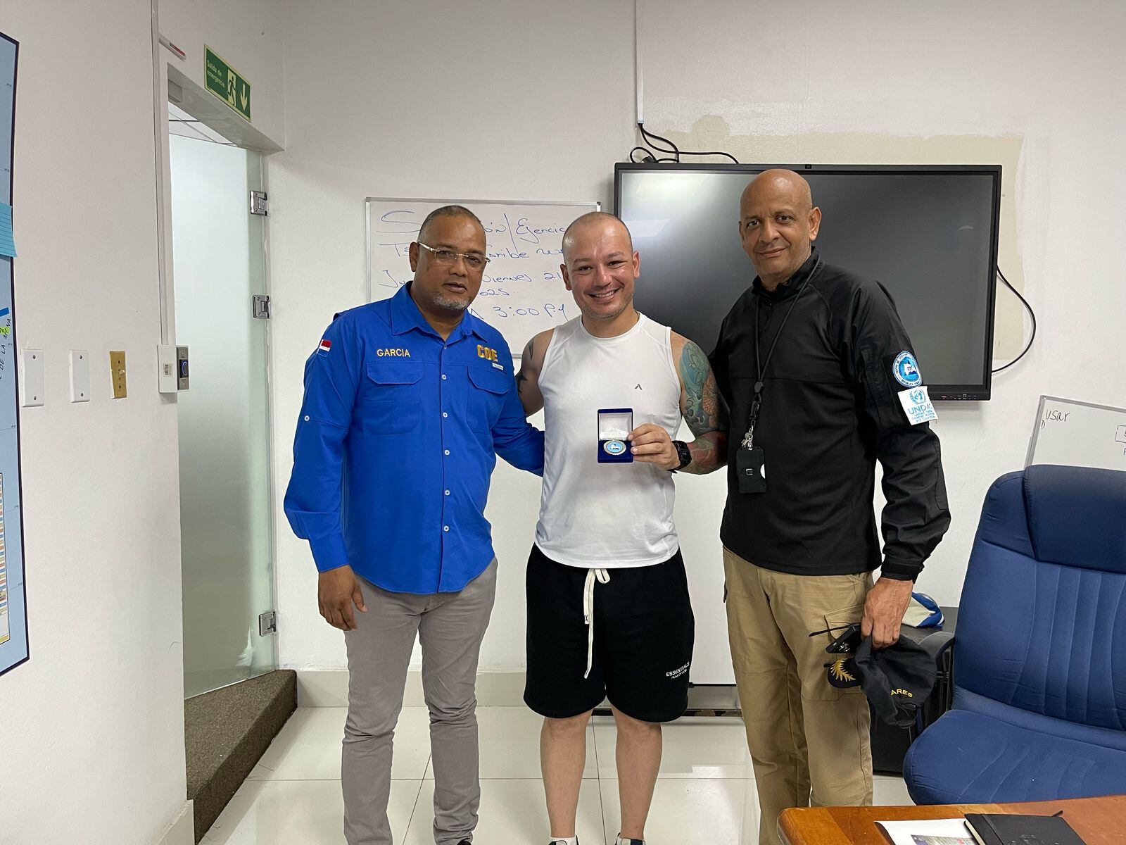 Josué Araya Granados, de 37 años, dio su mano amiga en la tragedia que cobró 231 vidas, entre ellas la de una tica Karla Sánchez Solórzano, de 41 años. Fotos: Josué Araya para La Teja