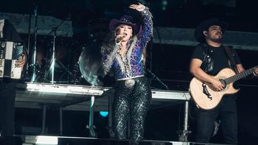 Alicia Villarreal se salvó de milagro tras desplomarse escenario donde cantaría en México: video