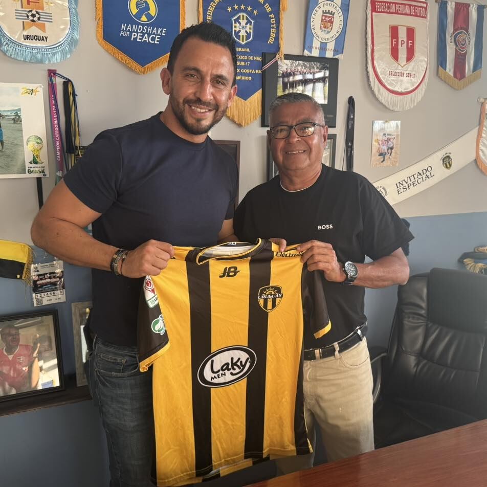 Randall Azofeifa es el nuevo entrenador de Uruguay de Coronado. Instagram Uruguay.