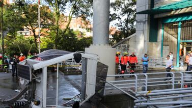 Tragedia en cabina de teleférico dejó un fallecido y 12 heridos