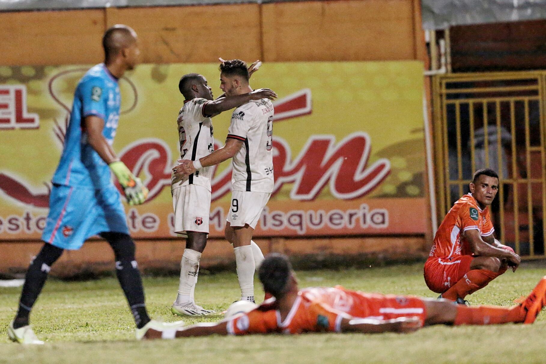 01/172023/ Juego entre Puntarenas FC vs Liga Deportiva Alajuelense por la jornada 02 del torneo clausura de la Liga Promerica en el estadio Lito Pérez / Foto John Durán