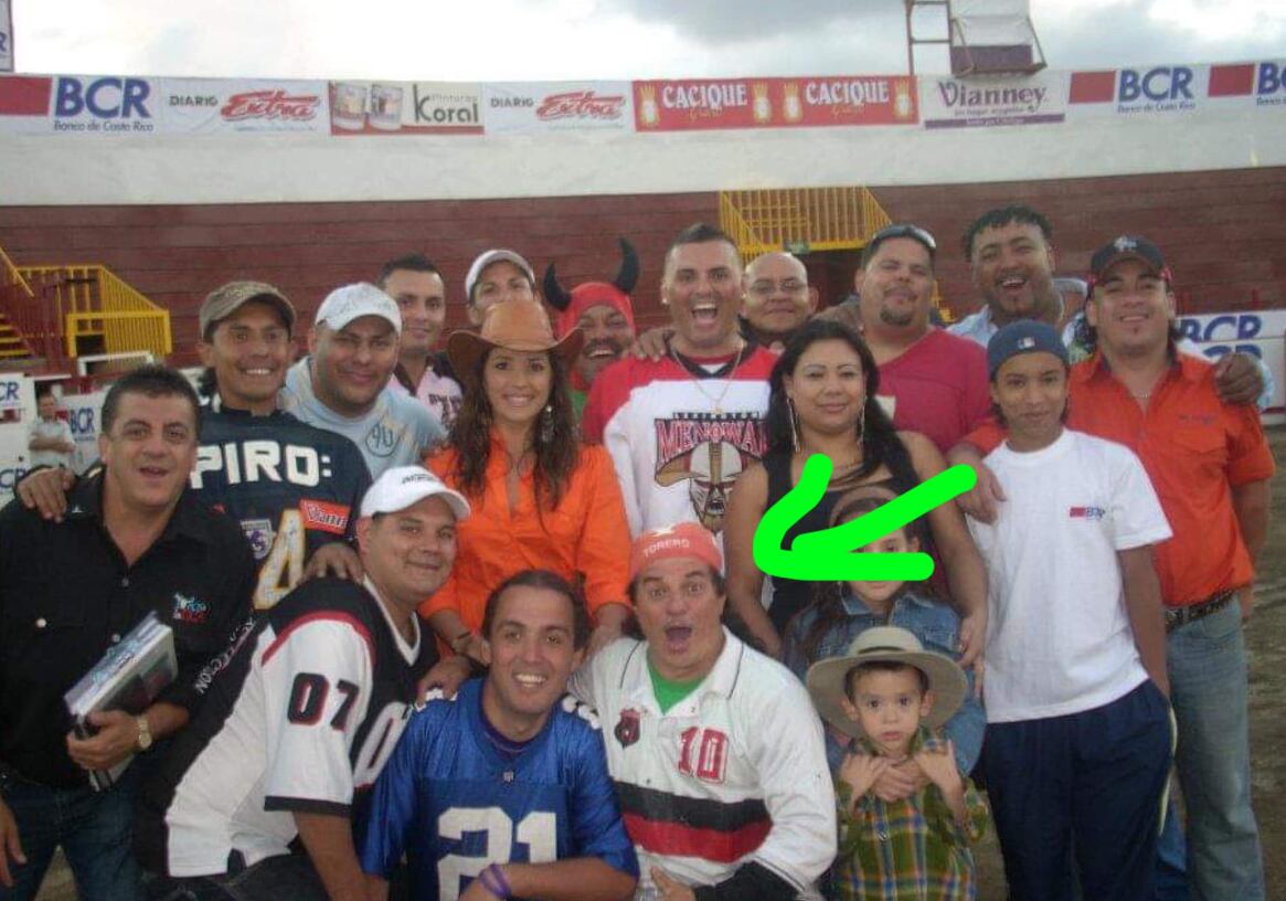 Maureen Salguero, La Tía, junto a los toreros improvisados de Zapote.