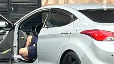 Asesinan a hombre dentro de vehículo en Cartago