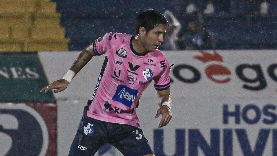 William Quirós, defensor del Cartaginés vive un año de ensueño, superando retos a nivel personal y profesional. Cortesía.
