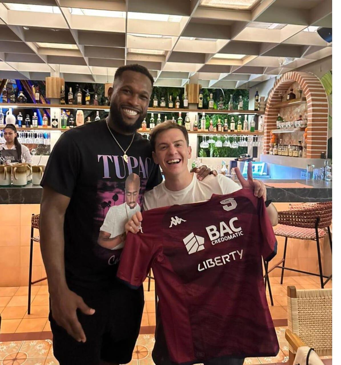 Guaynna estuvo en la cueva gritando los goles de Saprissa