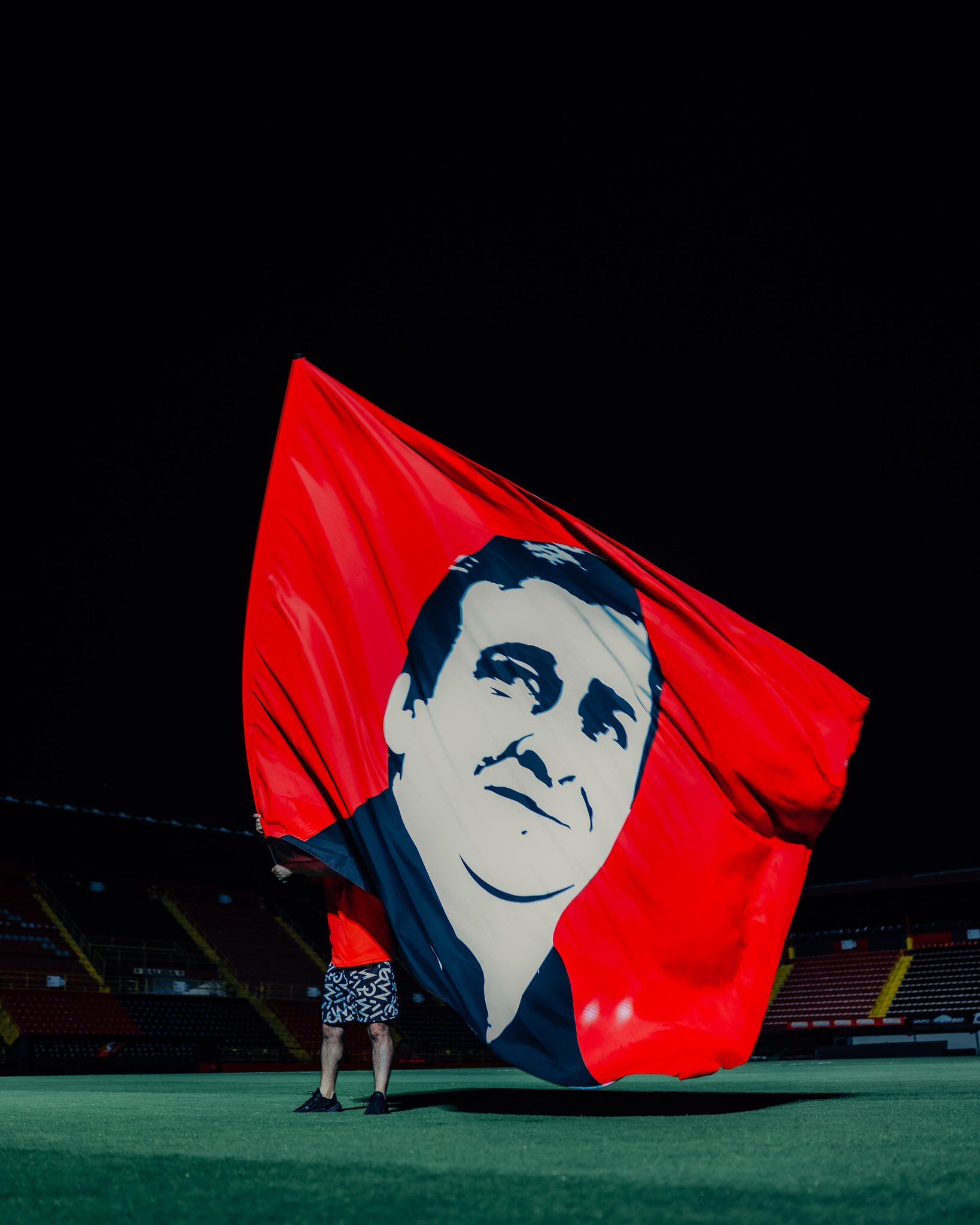 Óscar Ramírez regresa a su casa y su gente le alista una bienvenida especial. Este lunes dirigirá el clásico entre Alajuelense y Saprissa.