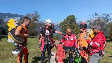 Pese a exitoso rescate de turista española en el volcán Turrialba, labor no ha finalizado