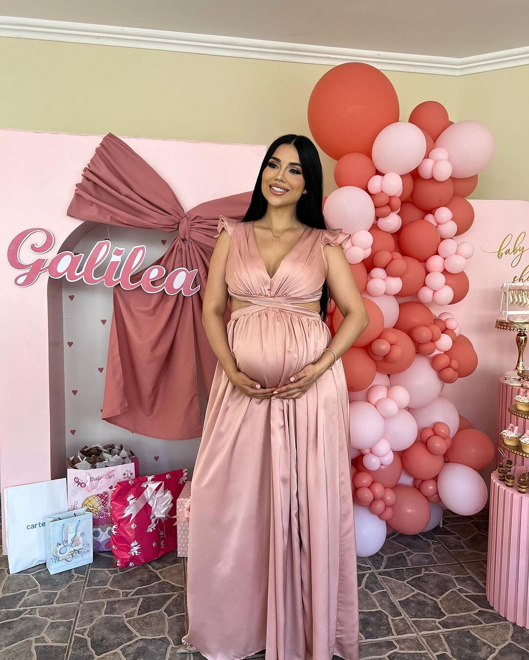 Modelo Brenda Muñoz celebró el té de canastilla de su bebé Galilea