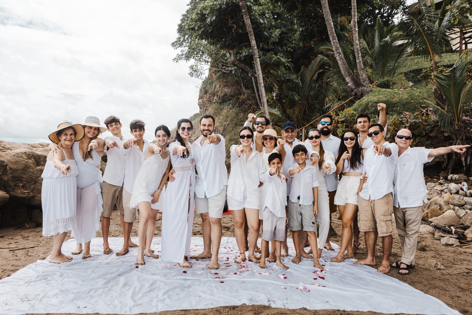 Marianela Carvajal, de Aguas Zarcas, San Carlos, celebró el Día de la Madre rodeada de sus 14 bendiciones, todas vivas y unidas.