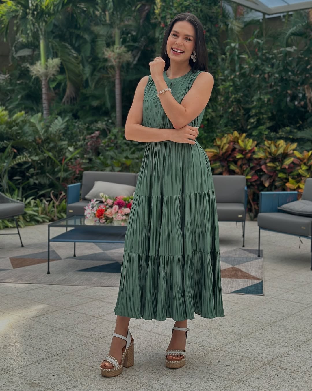 El presentador y periodista de canal 7, Pablo Campos, sorprendió con tremendo piropazo a Jennifer Segura, una de sus compañeras de trabajo en Teletica.