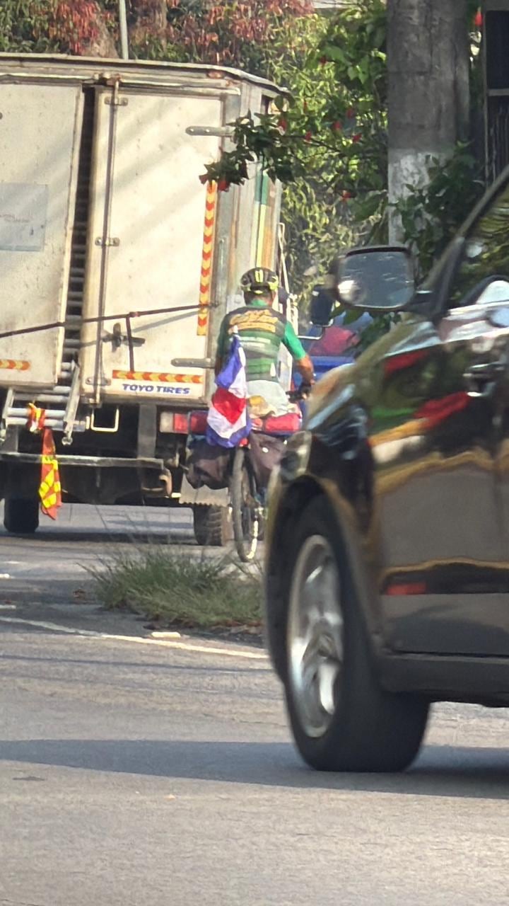 Hay sueños que no se pensionan jamás, que no entienden de edad ni de golpes de la vida. El de Marco Luis Benavides Segura, conocido como “Makey”, es uno de esos. Llegar al mundial 2026, a México, en bicicleta desde Esparza