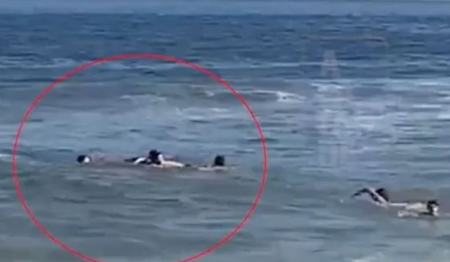 Martín Demichelis y sus hijos fueron rescatados tras quedar atrapados por la corriente en Punta del Este.