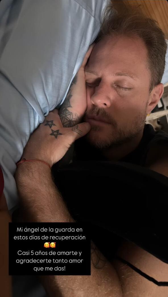 María José “Majo” Ulate aprovechó que se está recuperando en casa de una cirugía estética a la que se sometió el viernes pasado para mostrar a su novio, Mauricio Hoffmann, como pocas veces se le ha visto.