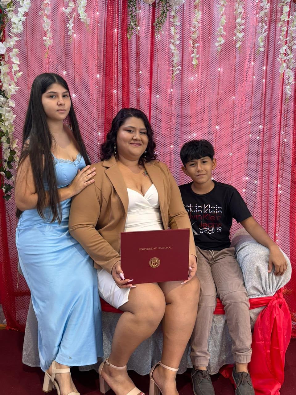 Ruth Vanessa Acuña Ortega tenía 16 años y quedó embarazada de su primera hija, escuchó una frase que le dolió profundamente y que, lamentablemente, muchas adolescentes todavía escuchan: que se había “cagado en la vida”