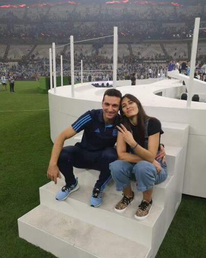 Lionel Scaloni, técnico de Argentina, con su esposa. Elisa Montero. Instagram.