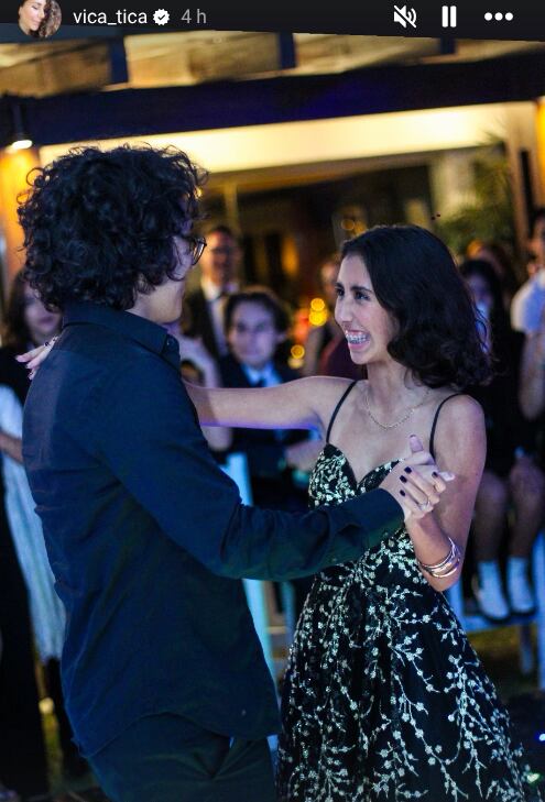 Vica Andrade y sus hijos en la fiesta de los 15 años de Coral, la menor de sus hijos.