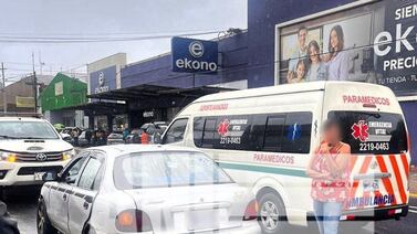 Balacera contra carro en Pavas deja a una persona muerta y mujer herida