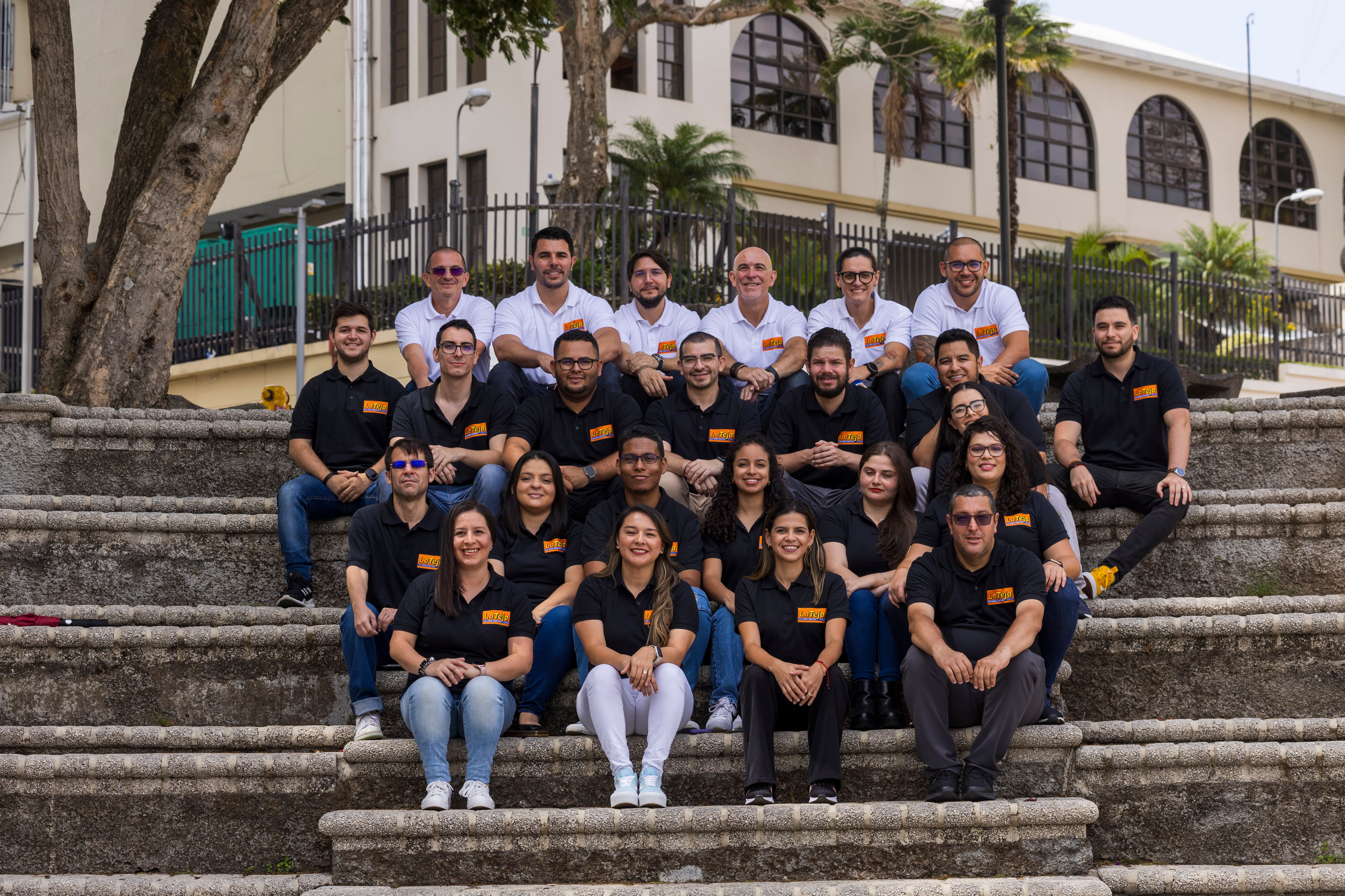 14/05/2024, San José, fotografías de los periodistas de La Teja, en el centro de San José.