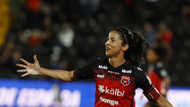 Referente de Alajuelense explota en redes sociales tras empate en el clásico
