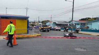 Motociclista muere tras violenta colisión en Cartago