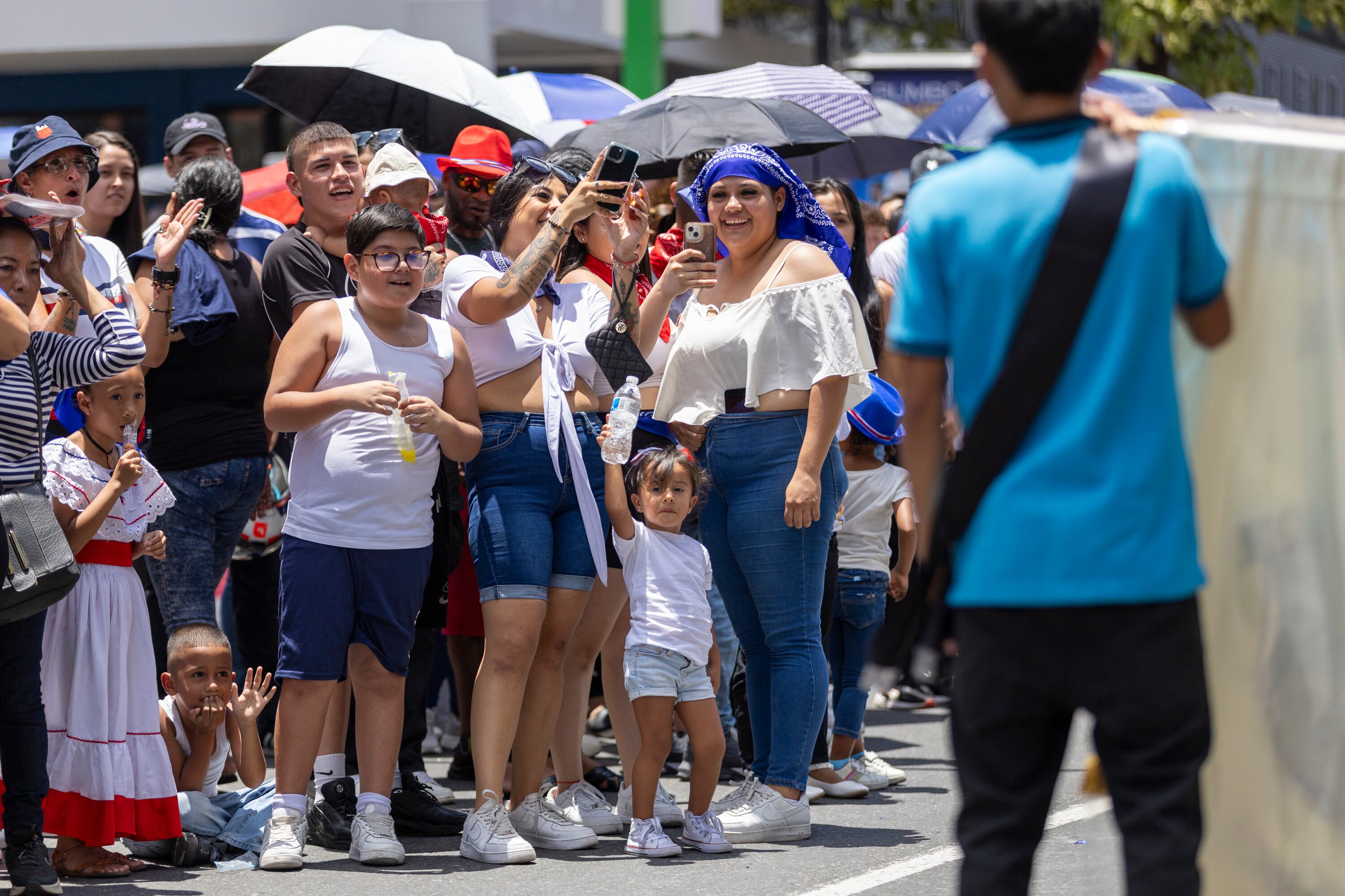 15/09/2024, San José, Paruqe Nacional y Avenida Segunda, celebración del acto cívico de los 203 años de independencia y el desfile de las bandas de las escuelas y colegios de San José, en el acto cívico estuvo el presidente de la república Rodrigo Chaves junto a la primera dama Signe Zeikate, y el alcalde de San José, Luis Diego Miranda, tambien ministros y diputados junto a varios diplomaticos.