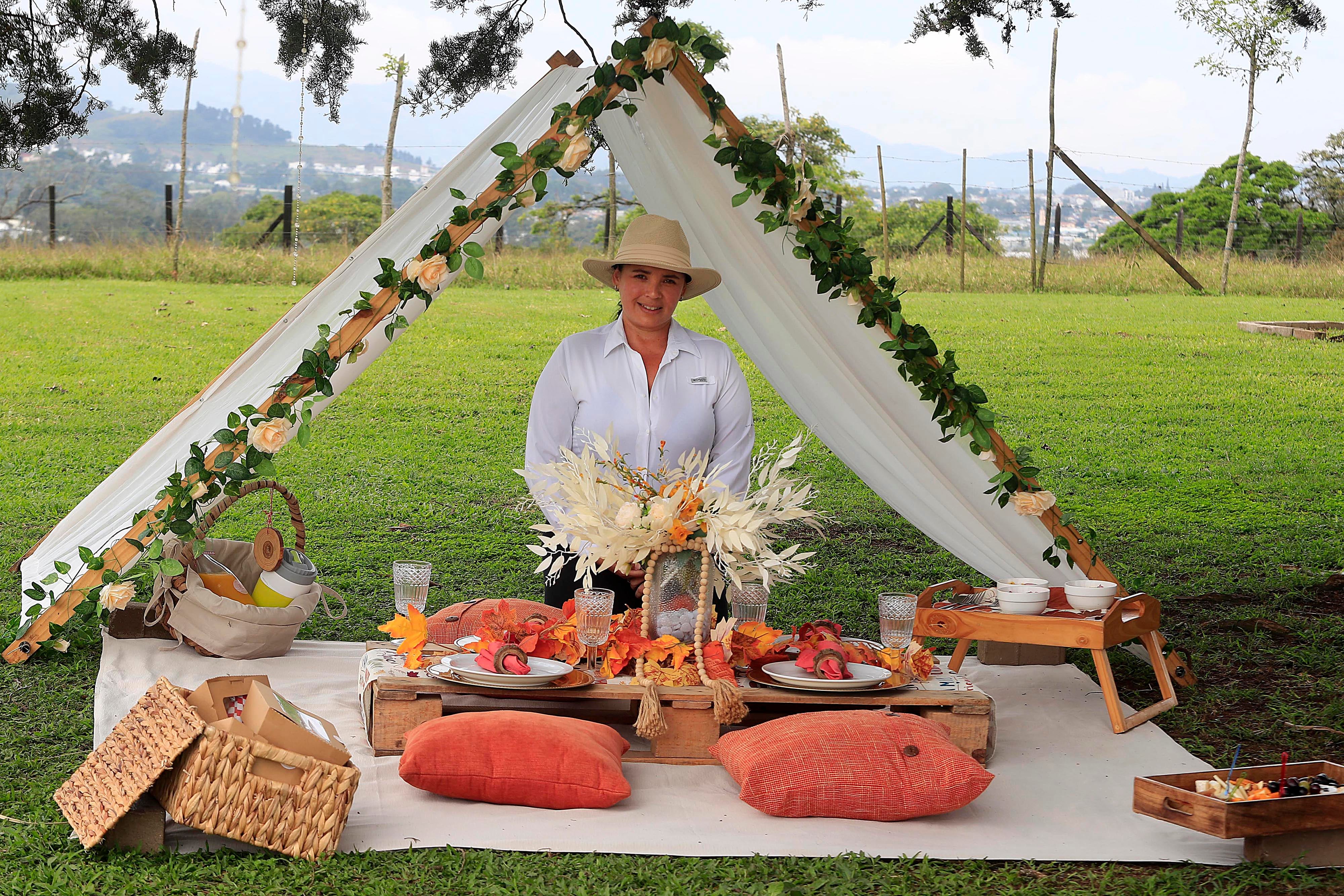 31/10/2023 Dulce Nombre de Cartago. Picnic Las Lomas, emprendimiento familiar enfocado en un nuevo estilo de diversión en familia, entre amigos o pareja. Abre las puertas los fines de semana y se puede disfrutar de juegos tradicionales sobre césped bien cuidado, se puede montar a caballo, descansar y comer muy bien.