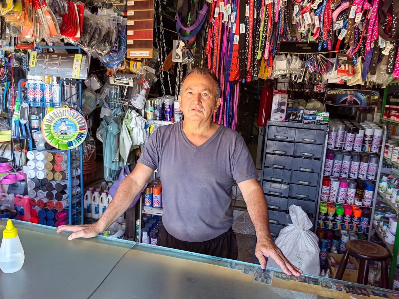 El pasado 25 de abril del 2022 la construcción de un pulmón verde, el nuevo Parque Corina Rodríguez 1986, en la urbanización Corina Rodríguez de San Felipe de Alajuelita. En la foto, Don Édgar Rodríguez Salazar es el dueño de la ferretería La Plaza