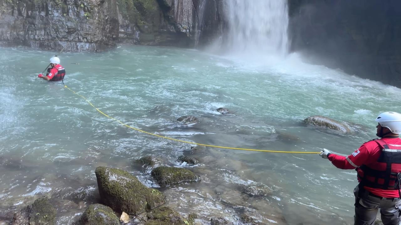 Carlos Daniel Cubero Montero, de 18 años, fue visto por última vez en la catarata Los Reyes, en San Lorenzo de Tarrazú. Foto: Cruz Roja