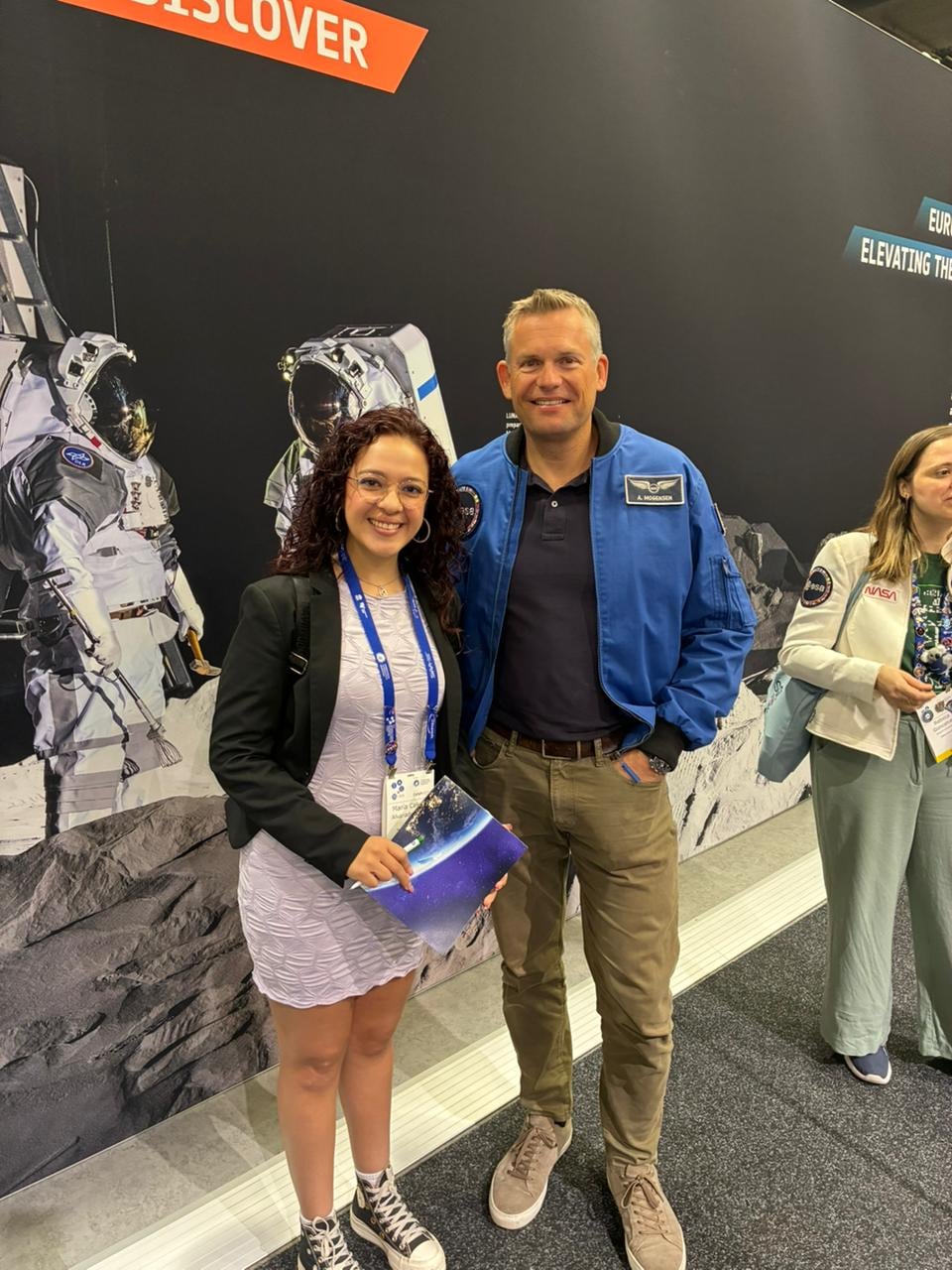 कोटेच्या 23 वर्षीय मारिया सेलेस्टे अल्वाराडो डुरानने नवीन वर्षाचा शुभारंभ केला आणि तिच्या गुडघ्यापर्यंत बर्फ पडला आणि तापमान शून्यापेक्षा 40 अंशांच्या खाली गेले जेथे ती एरोस्पेस अभियांत्रिकीचा अभ्यास करते.