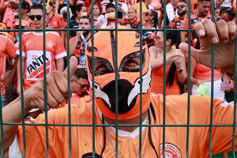 Greivin Garro, el enmascarado de Puntarenas