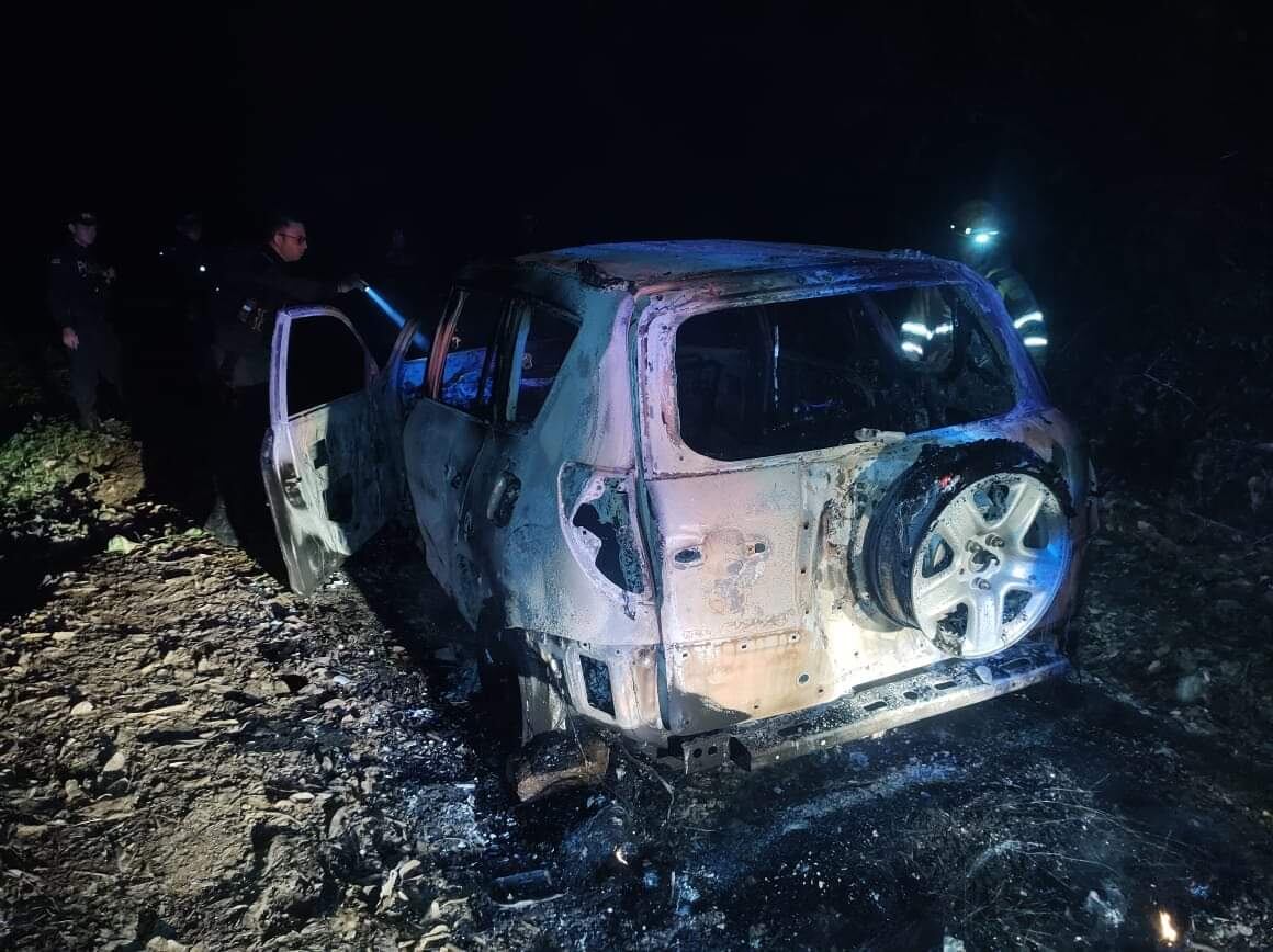 Este carro fue encontrado quemado en Alajuelita se investiga si está relacionado con el asesinato de Aserrí