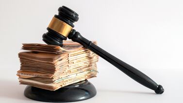 Mujer se atrasó cinco días en el pago del cable y está a punto de que le embarguen el salario