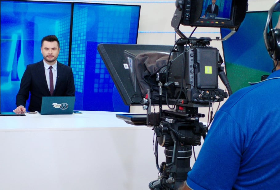 Noticiero Telediario, de canal 8 de Multimedios.