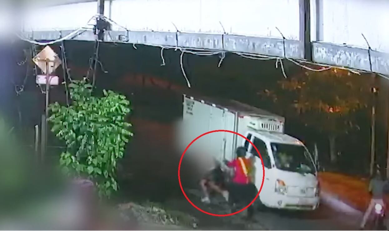 El sicario persiguió a Ramírez mientras disparaba a lo loco.